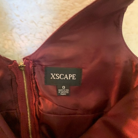 Beautiful iridescent maroon mini dress - Picture 6 of 6